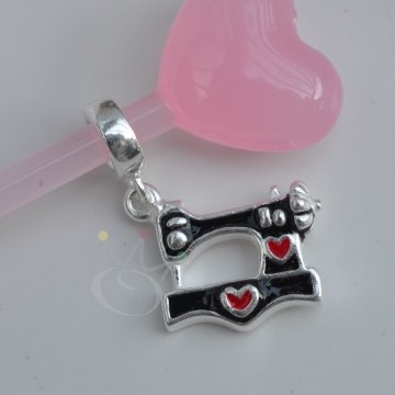 Berloque Maquina de Costura Prata Clara