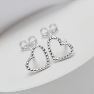 Brinco Coração Vazado Pontilhado- Prata