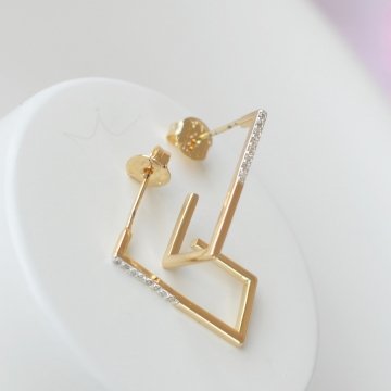 Brinco Meia Argola Retangular Faixa Cravejada M - Semijoia