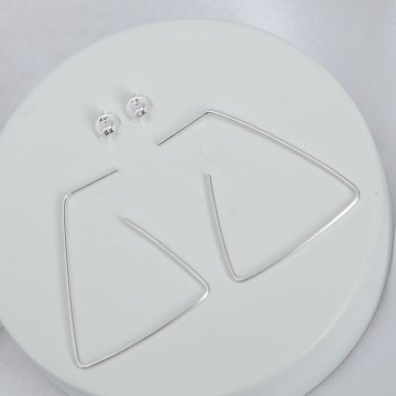 Brinco Meia Argola Triangular- Prata