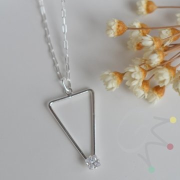 Gargantilha Triângulo Ponto de luz - Prata