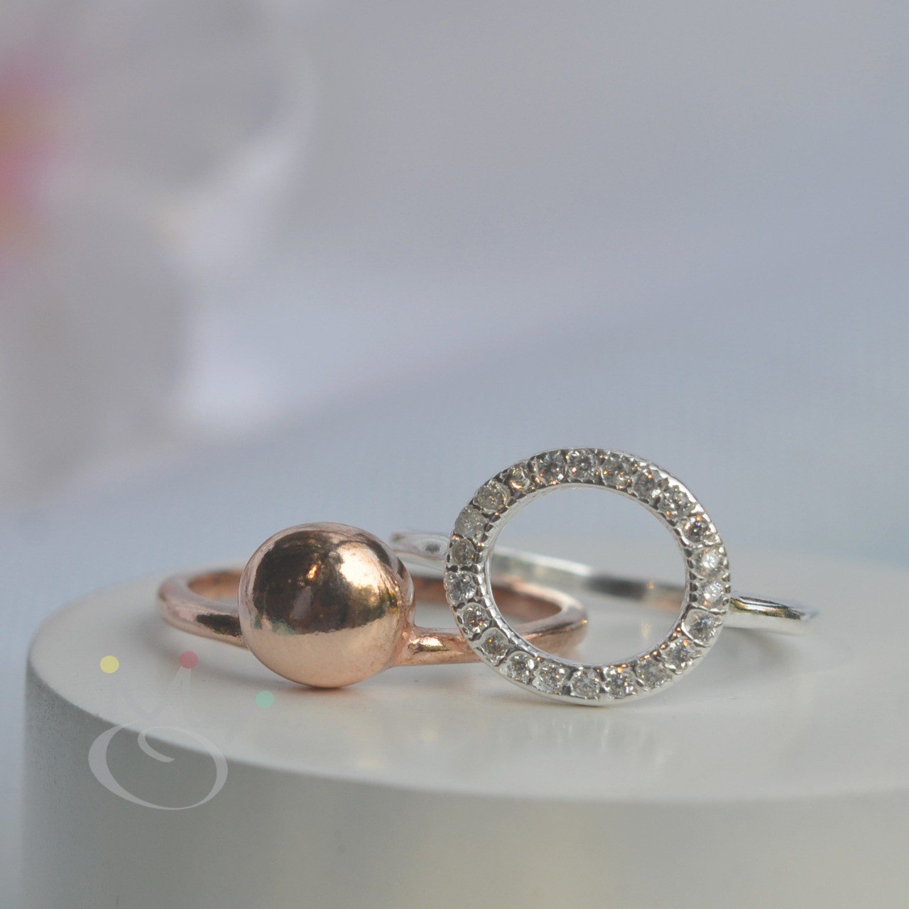 Anel Composio Cravejado com Ros Gold Circulo G - Prata