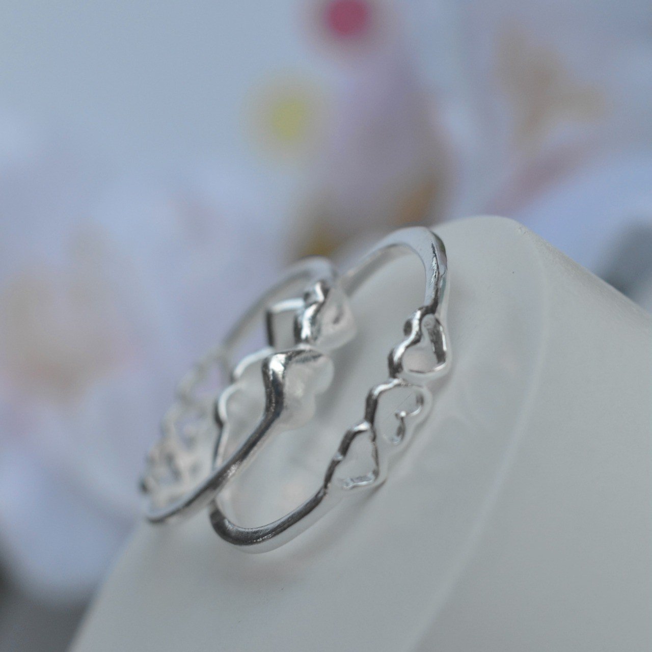 Anel Coraes Lisos de um Lado e Vazados do Outro - Prata