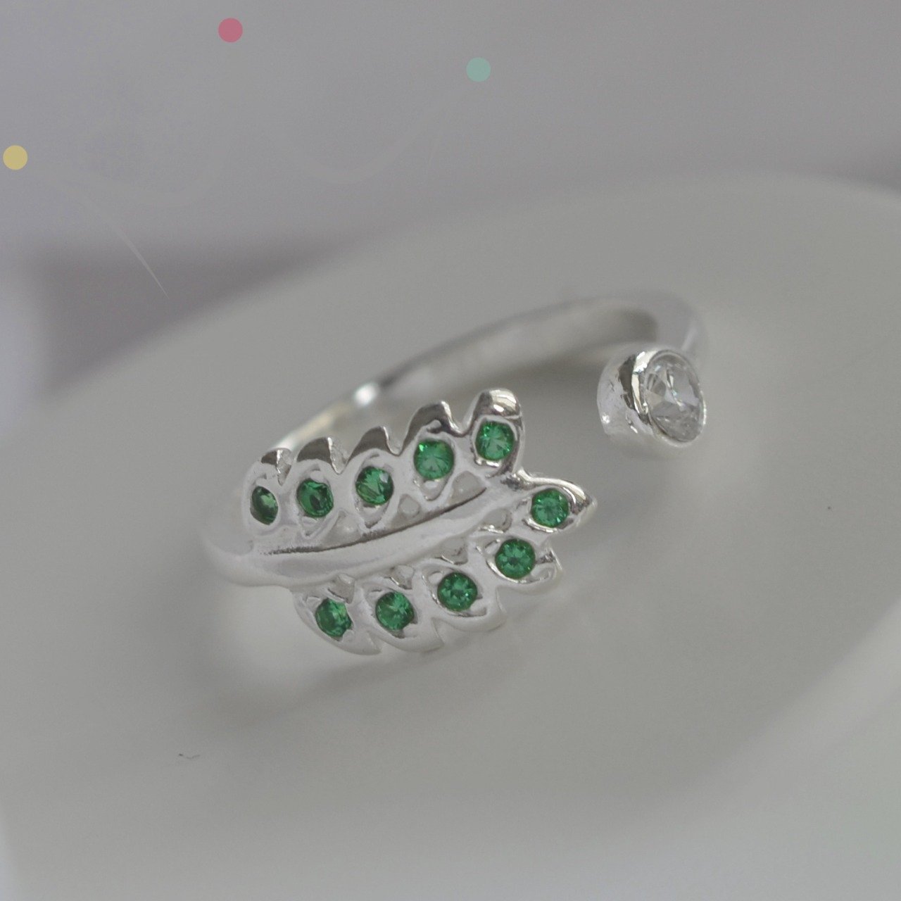 Anel Falange Clara Folha Cravejada - Prata Anel Falange Clara Folha Cravejada - Prata