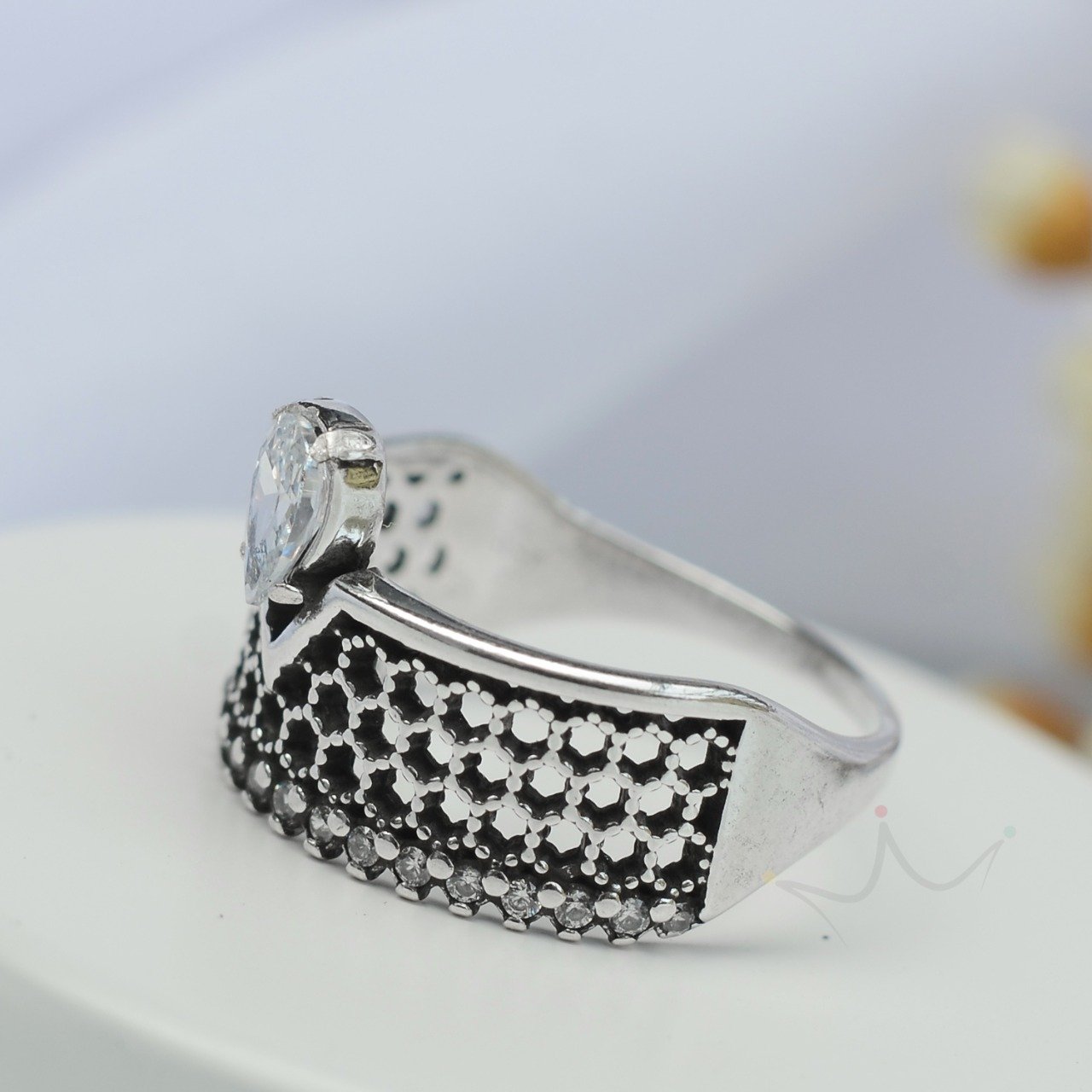 Anel Gota Cravejada Colméia Luxo - Prata Anel Gota Cravejada Colméia Luxo - Prata