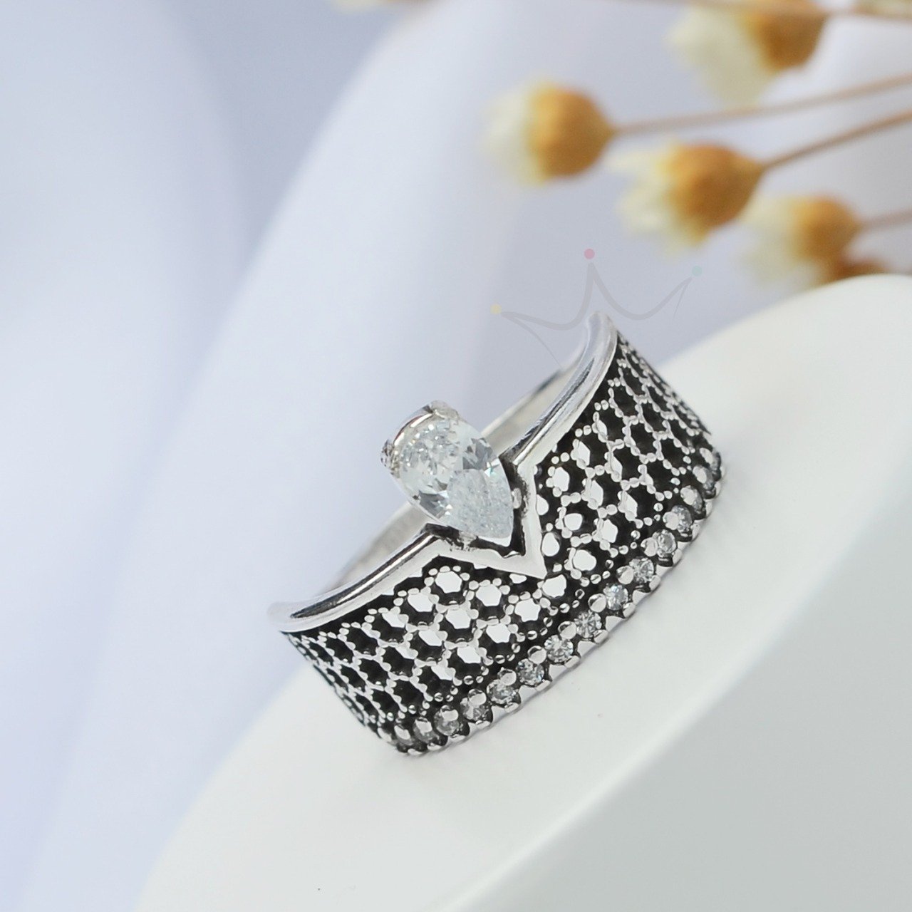 Anel Gota Cravejada Colméia Luxo - Prata Anel Gota Cravejada Colméia Luxo - Prata