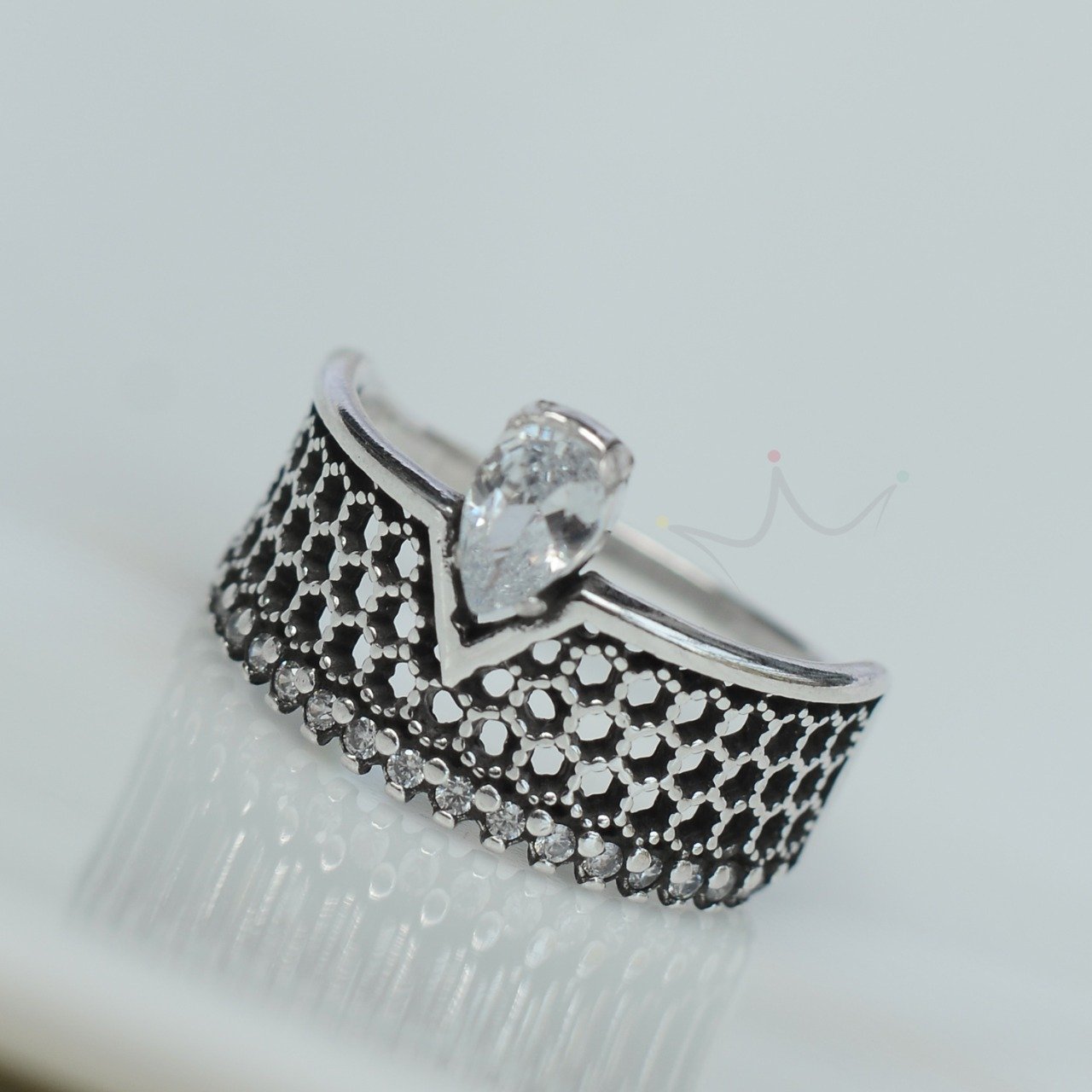 Anel Gota Cravejada Colméia Luxo - Prata Anel Gota Cravejada Colméia Luxo - Prata