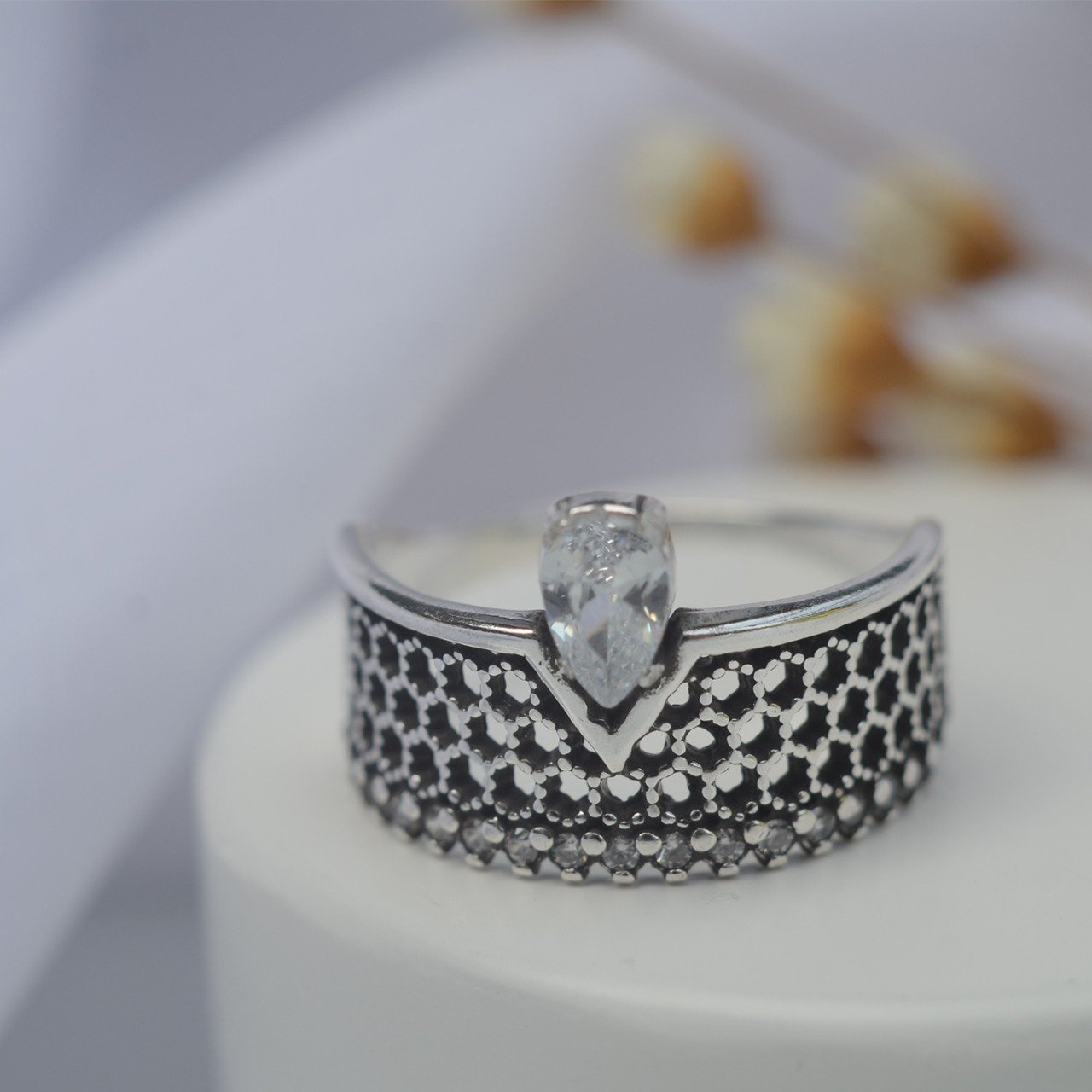 Anel Gota Cravejada Colméia Luxo - Prata Anel Gota Cravejada Colméia Luxo - Prata