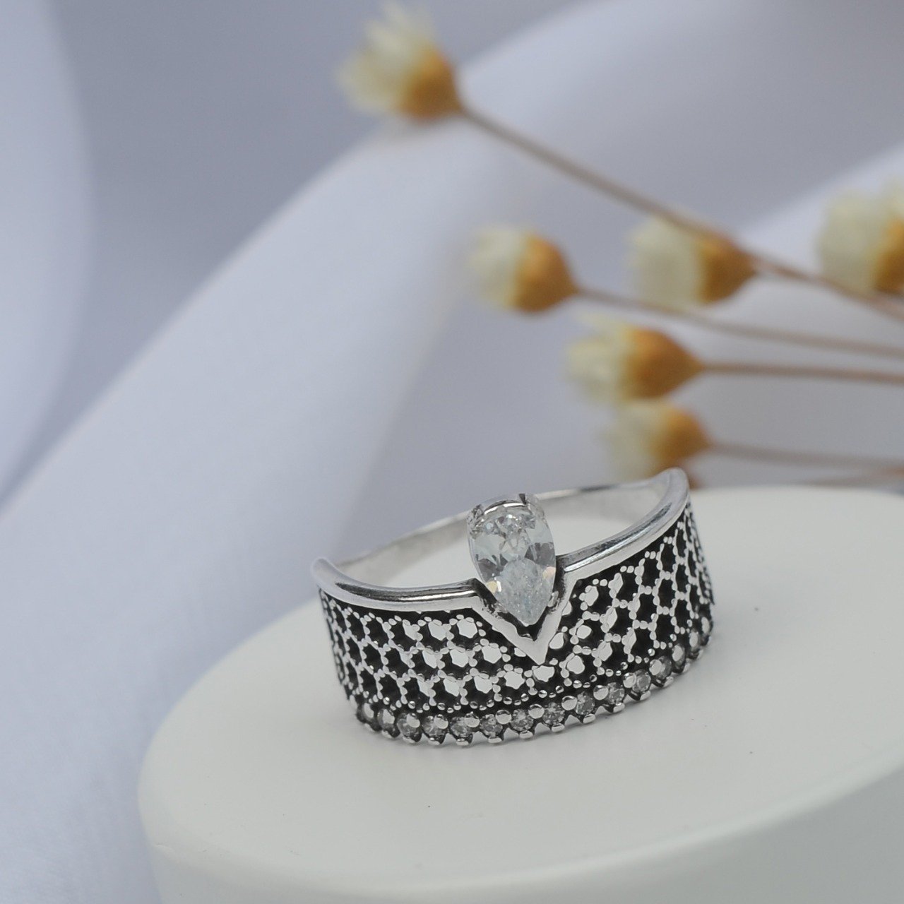 Anel Gota Cravejada Colméia Luxo - Prata Anel Gota Cravejada Colméia Luxo - Prata