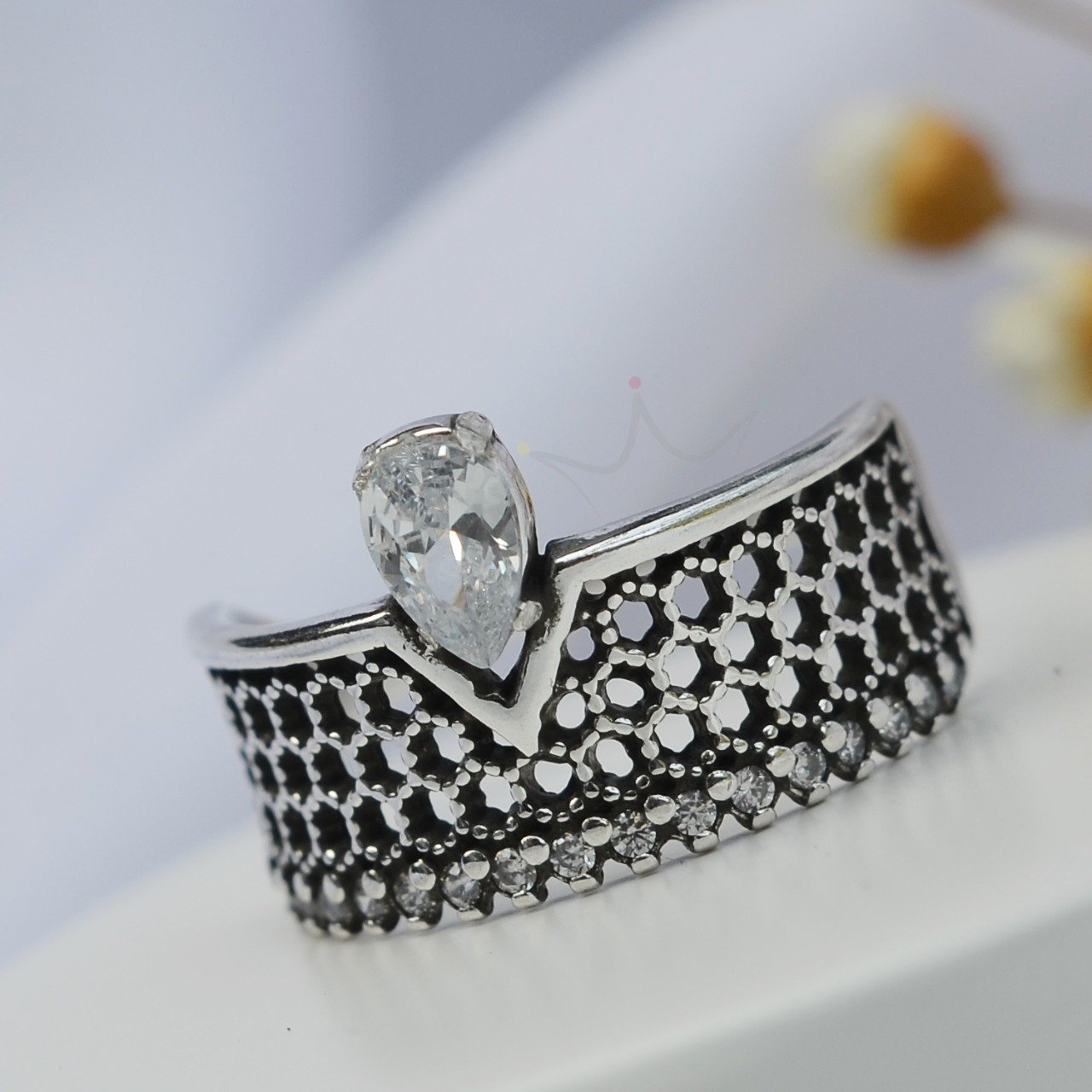 Anel Gota Cravejada Colméia Luxo - Prata Anel Gota Cravejada Colméia Luxo - Prata