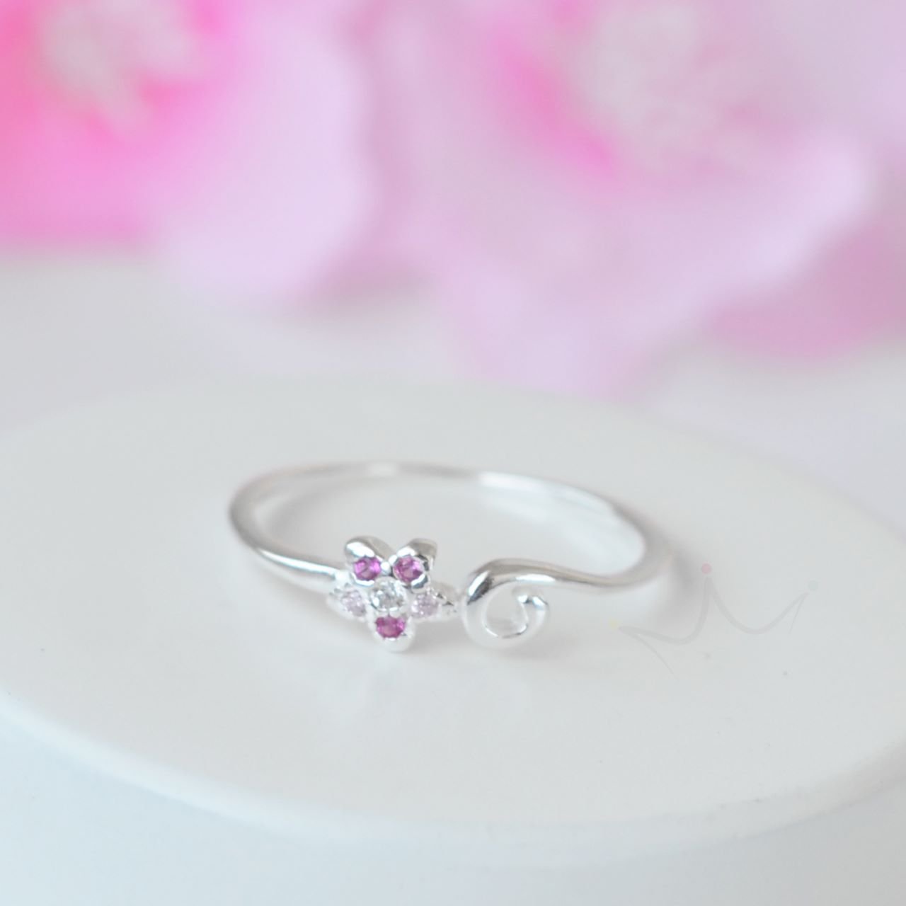 Anel Sakura Cravejada Arabesco - Prata Anel Sakura Cravejada Arabesco - Prata