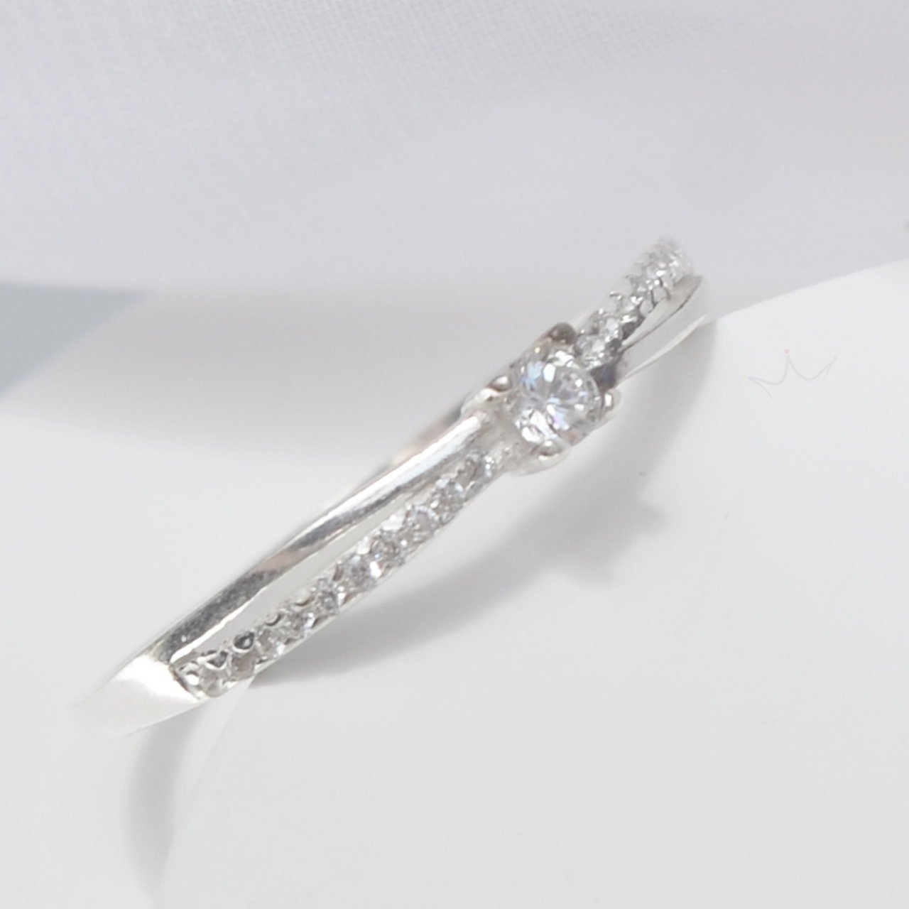 Anel Solitário Meia Aliança Entrelaçada - Prata Anel Solitário Meia Aliança Entrelaçada - Prata