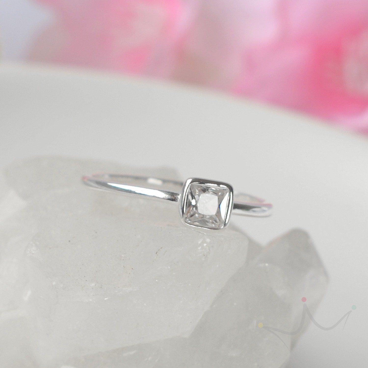 Anel Solitário Quadrado Cristal - Prata Anel Solitário Quadrado Cristal - Prata