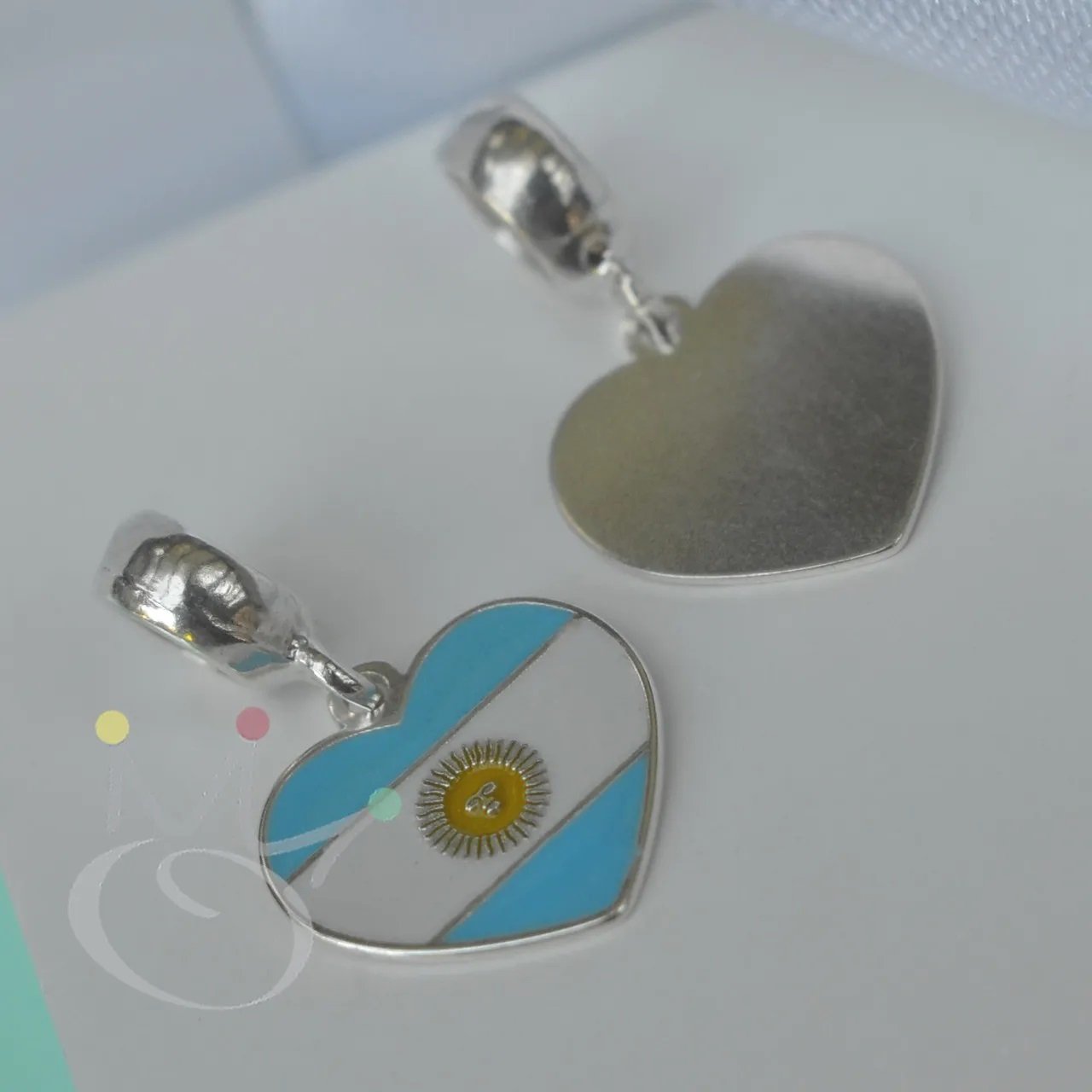 Berloque Bandeira Corao (Pases) - Prata