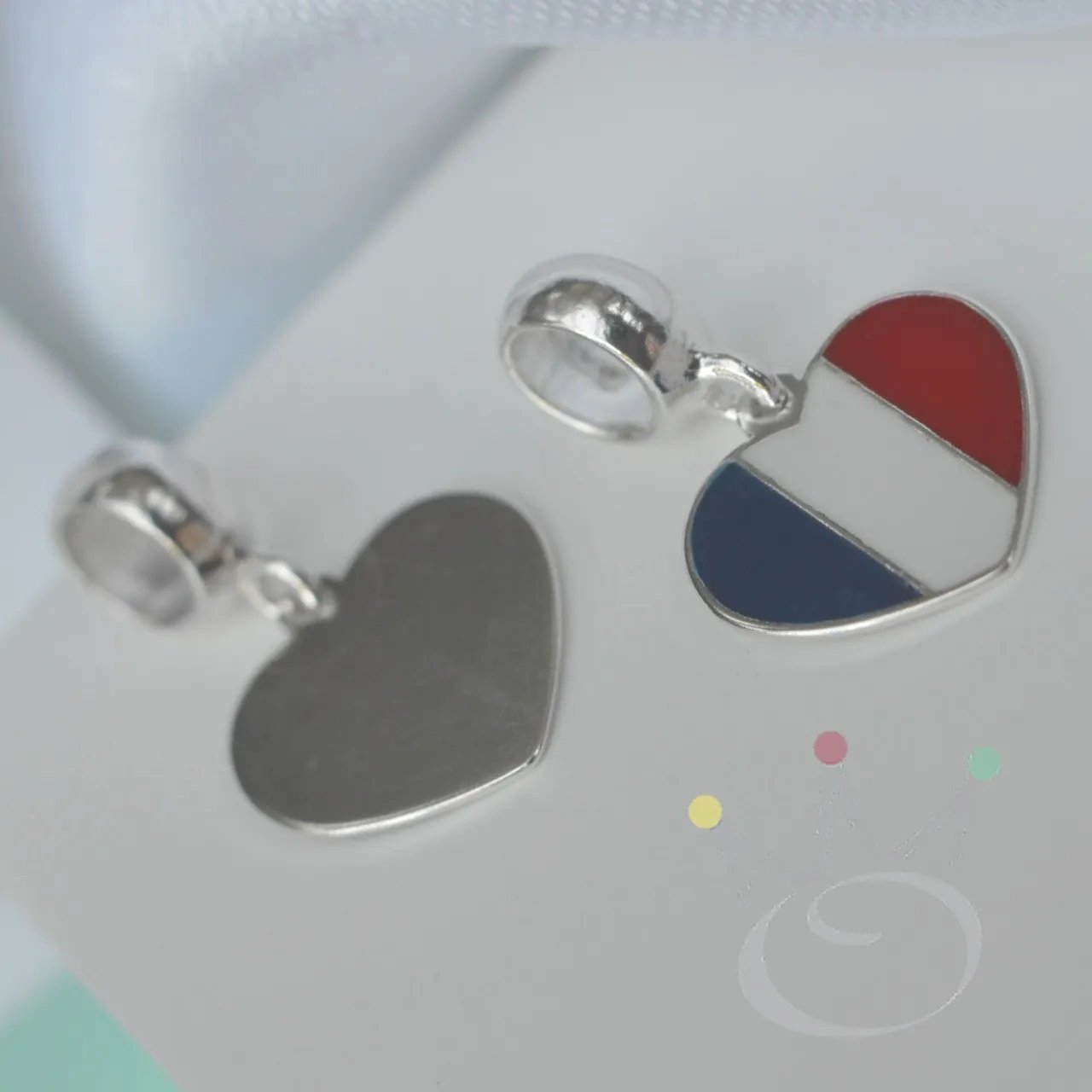 Berloque Bandeira Corao (Pases) - Prata