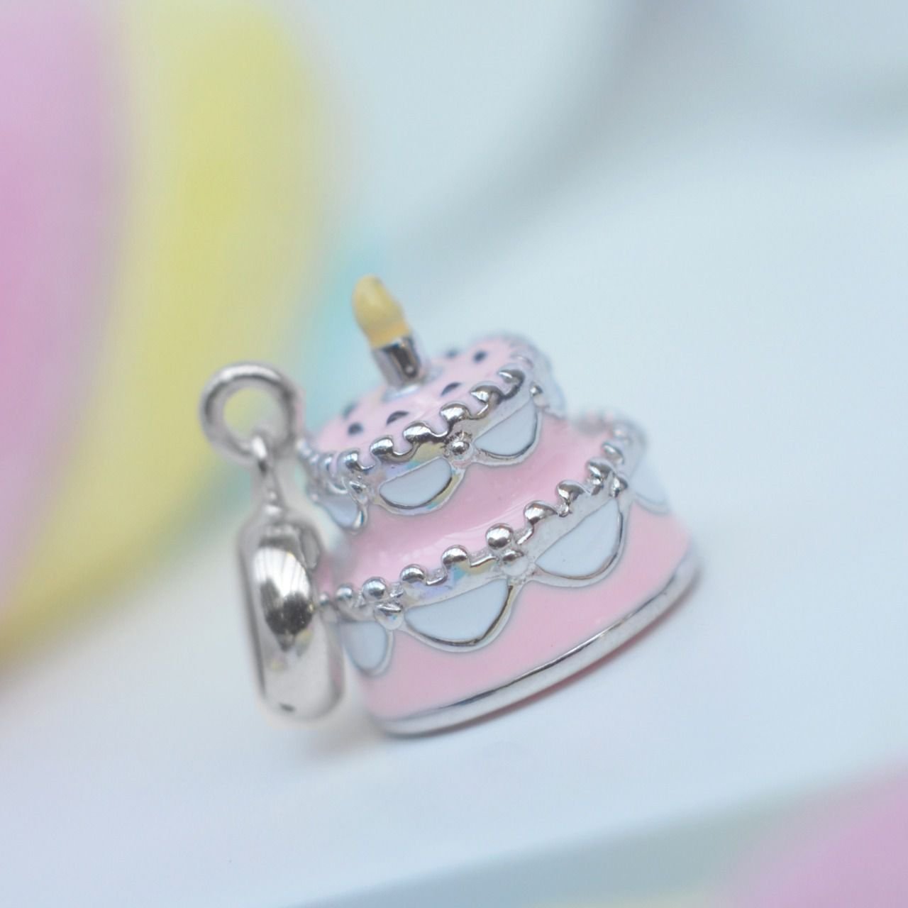 Berloque Cute Bolo Dois Andares Branco - Prata Berloque Cute Bolo Dois Andares Branco - Prata