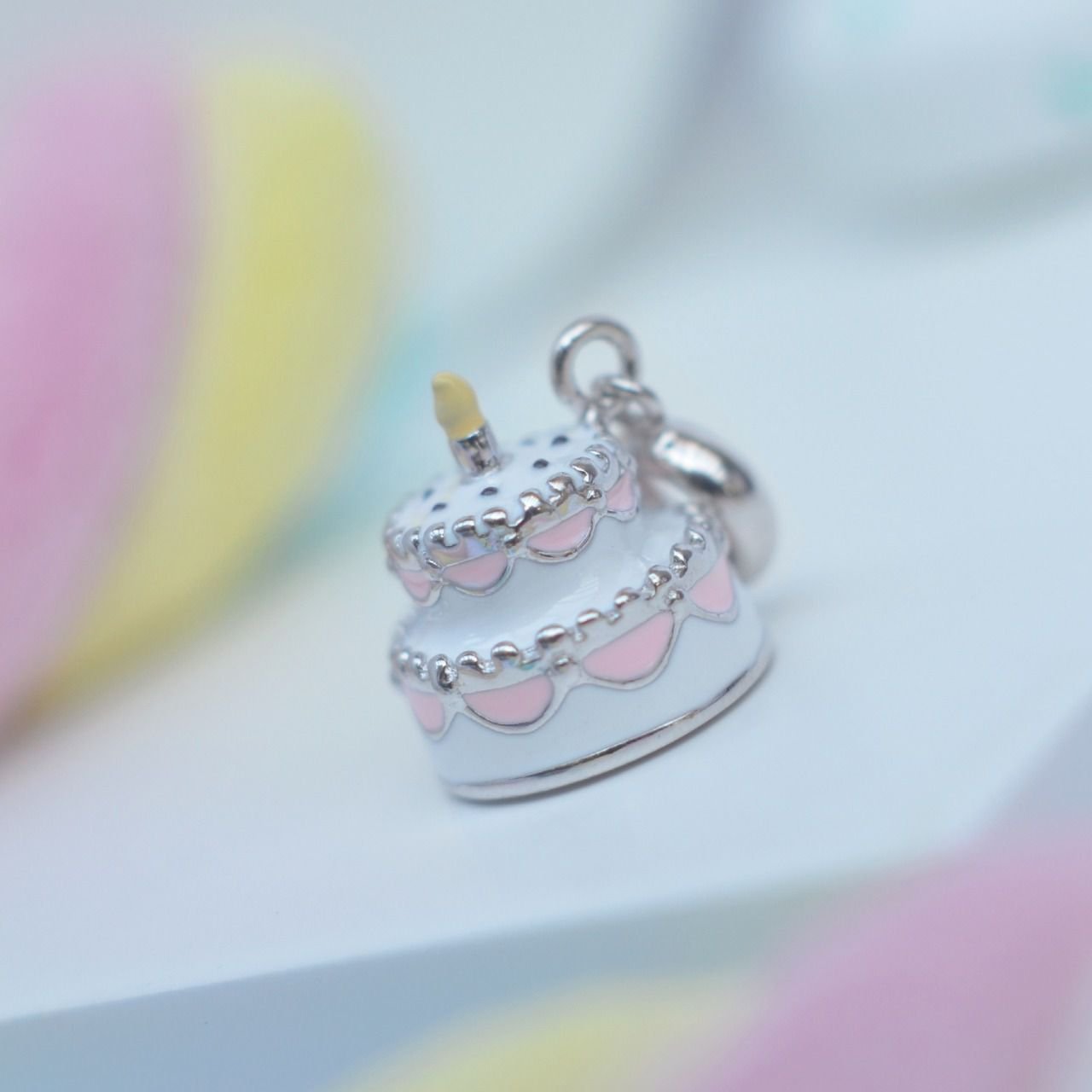 Berloque Cute Bolo Dois Andares Branco - Prata Berloque Cute Bolo Dois Andares Branco - Prata