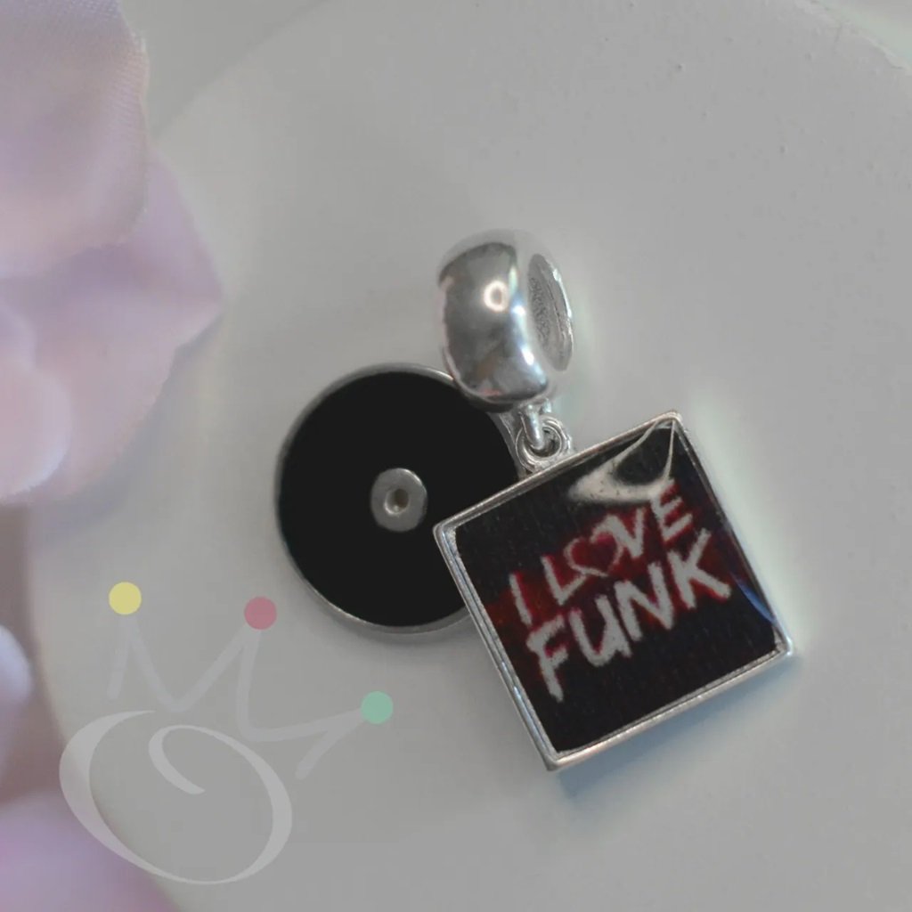 Berloque disco I love MUSIC Estilos Musicais- Prata Berloque disco I love MUSIC Estilos Musicais- Prata