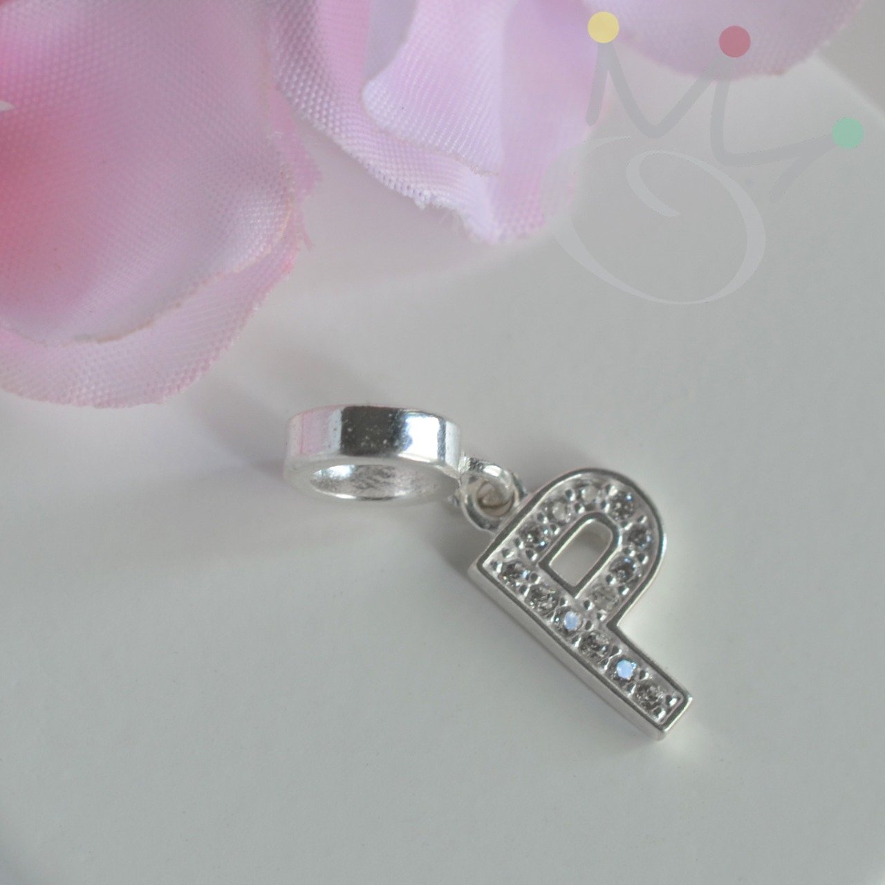 Berloque Letras Cravejadas - Prata Berloque Letras Cravejadas - Prata