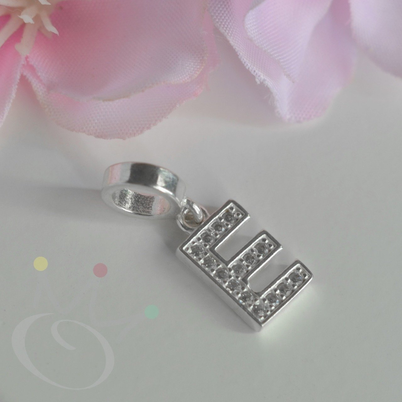 Berloque Letras Cravejadas - Prata Berloque Letras Cravejadas - Prata