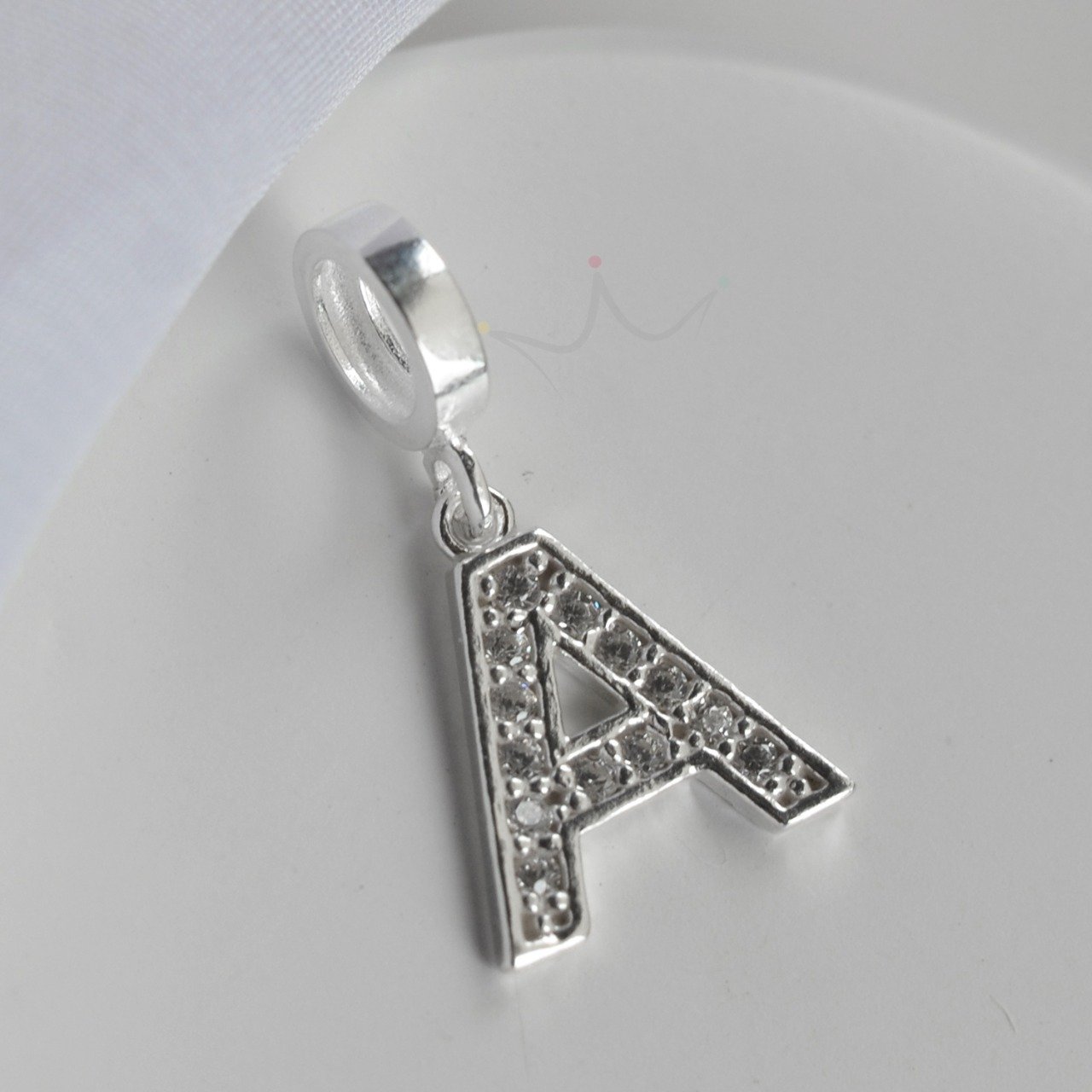 Berloque Letras Cravejadas - Prata Berloque Letras Cravejadas - Prata