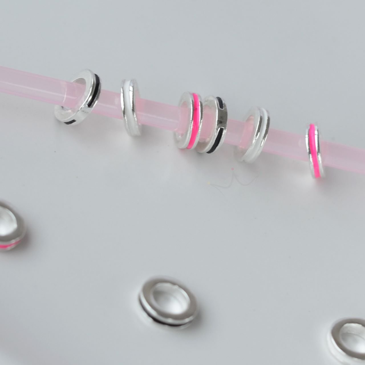 Berloque Separador Esmaltado Fino Preto - Prata Berloque Separador Esmaltado Fino Preto - Prata