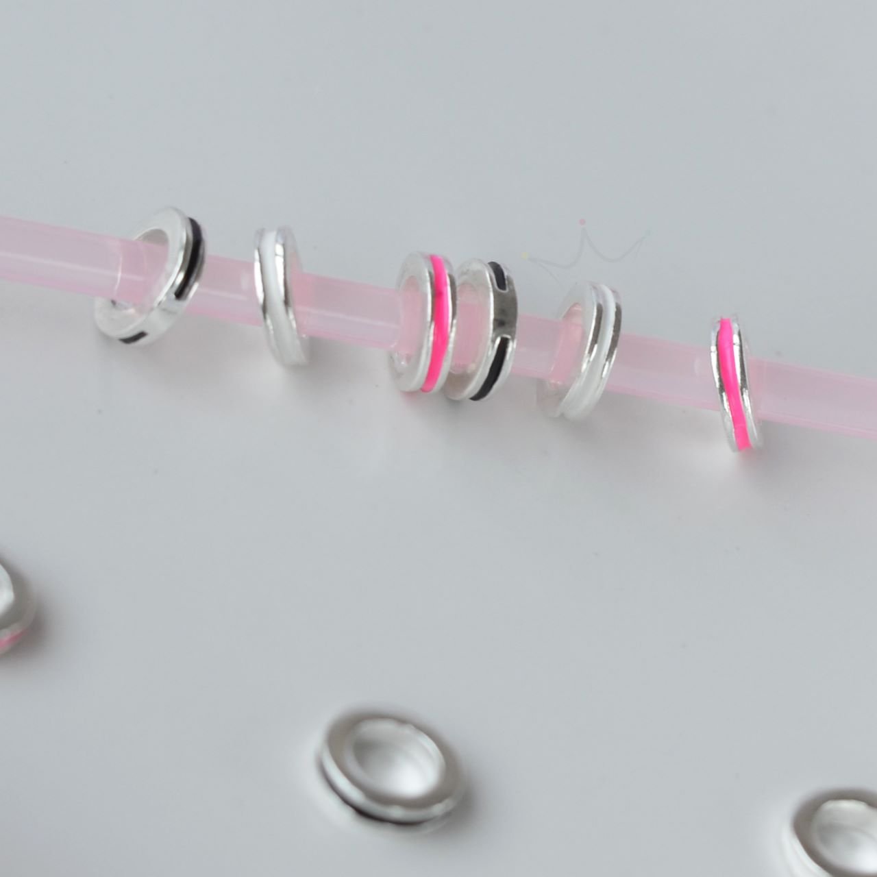 Berloque Separador Esmaltado Fino Preto - Prata Berloque Separador Esmaltado Fino Preto - Prata