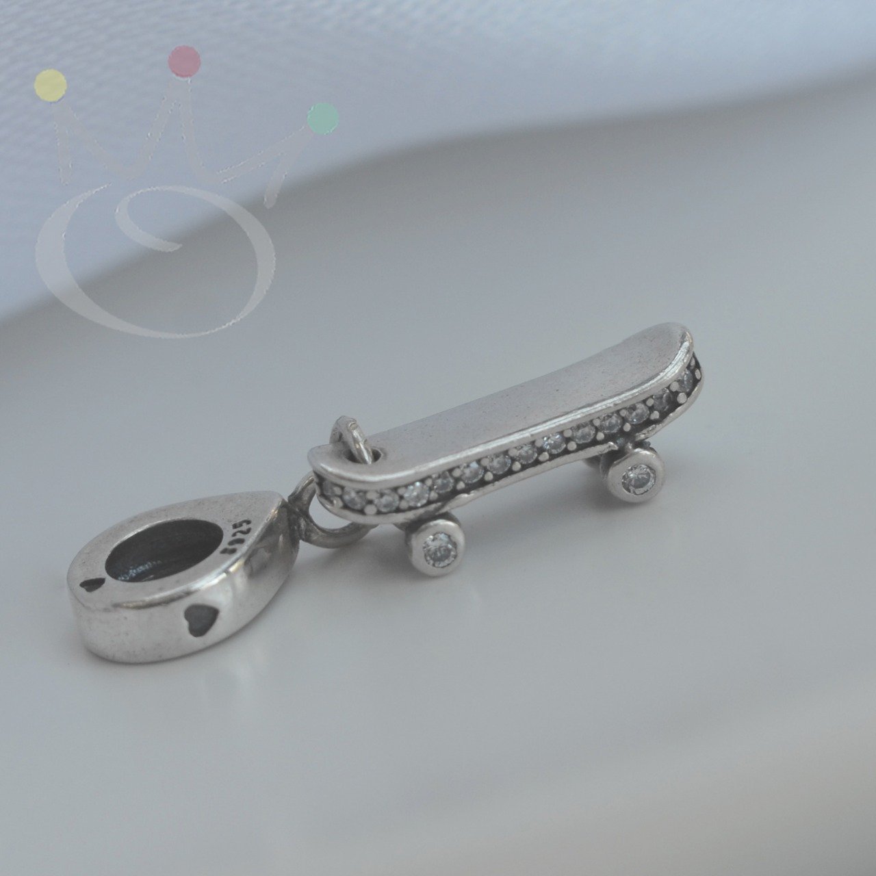 Berloque Skate Cravejado - Prata Berloque Skate Cravejado - Prata