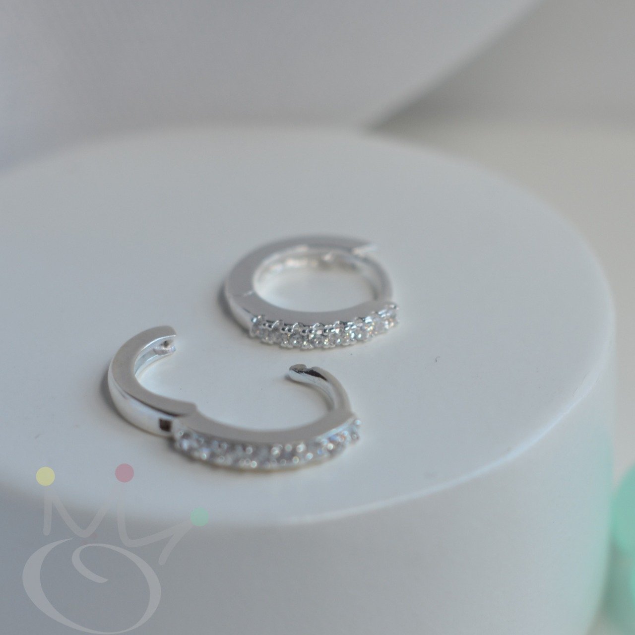 Brinco Argola cravejada zircônias (Tamanhos) - Prata Brinco Argola cravejada zircônias (Tamanhos) - Prata