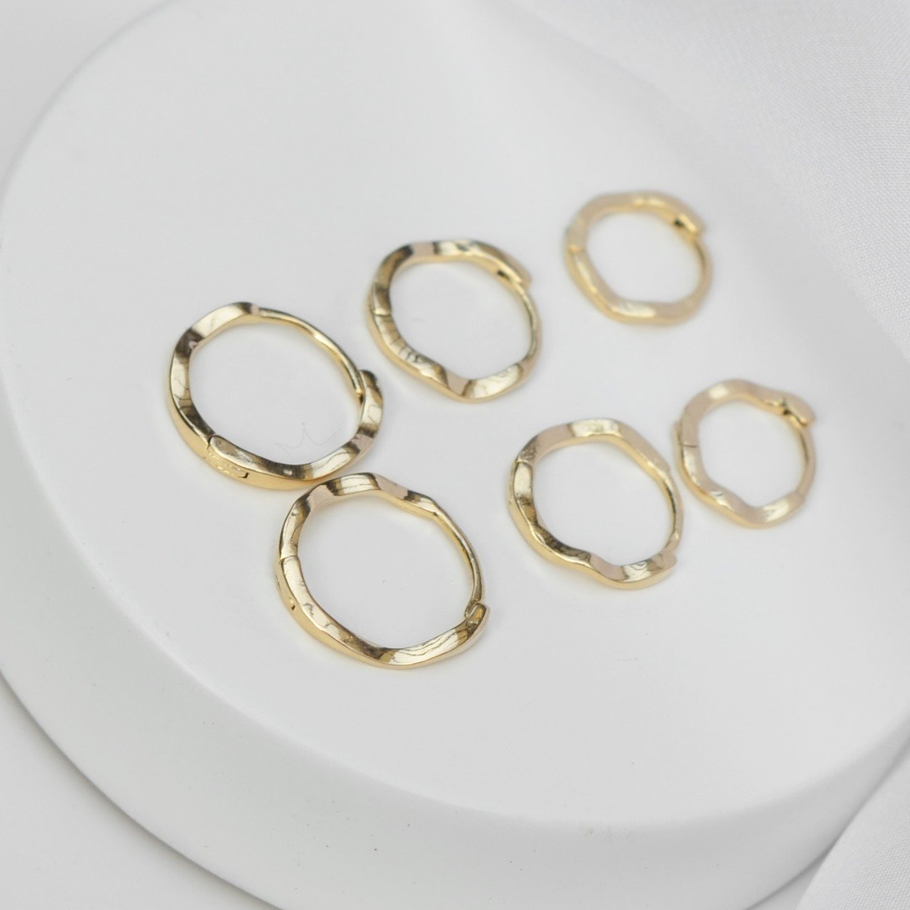 Brinco Argola Ondulada Lisa Orgnica Clique - Semijoia