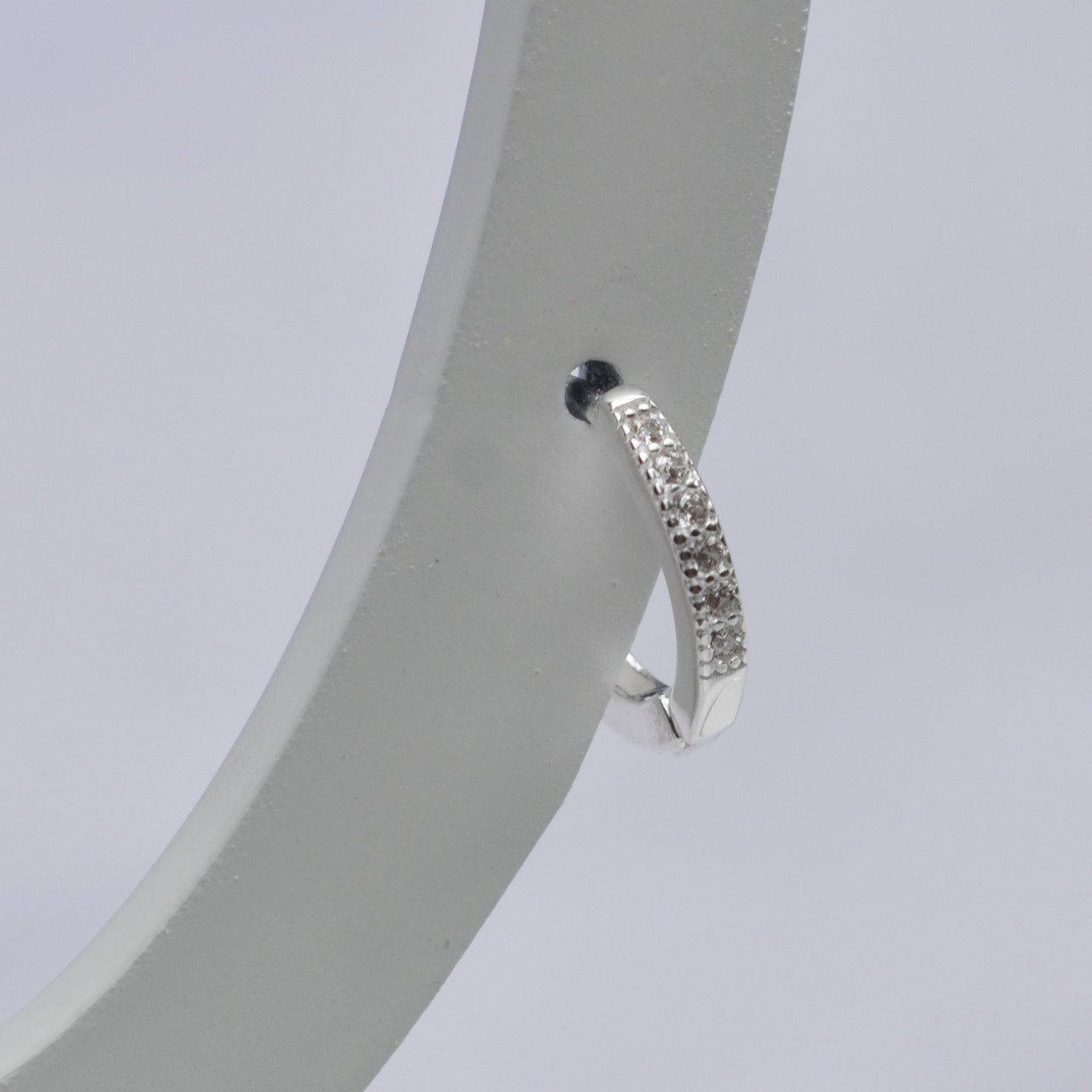 Brinco Argolinha Fina Cravejada 1cm - Prata Brinco Argolinha Fina Cravejada 1cm - Prata