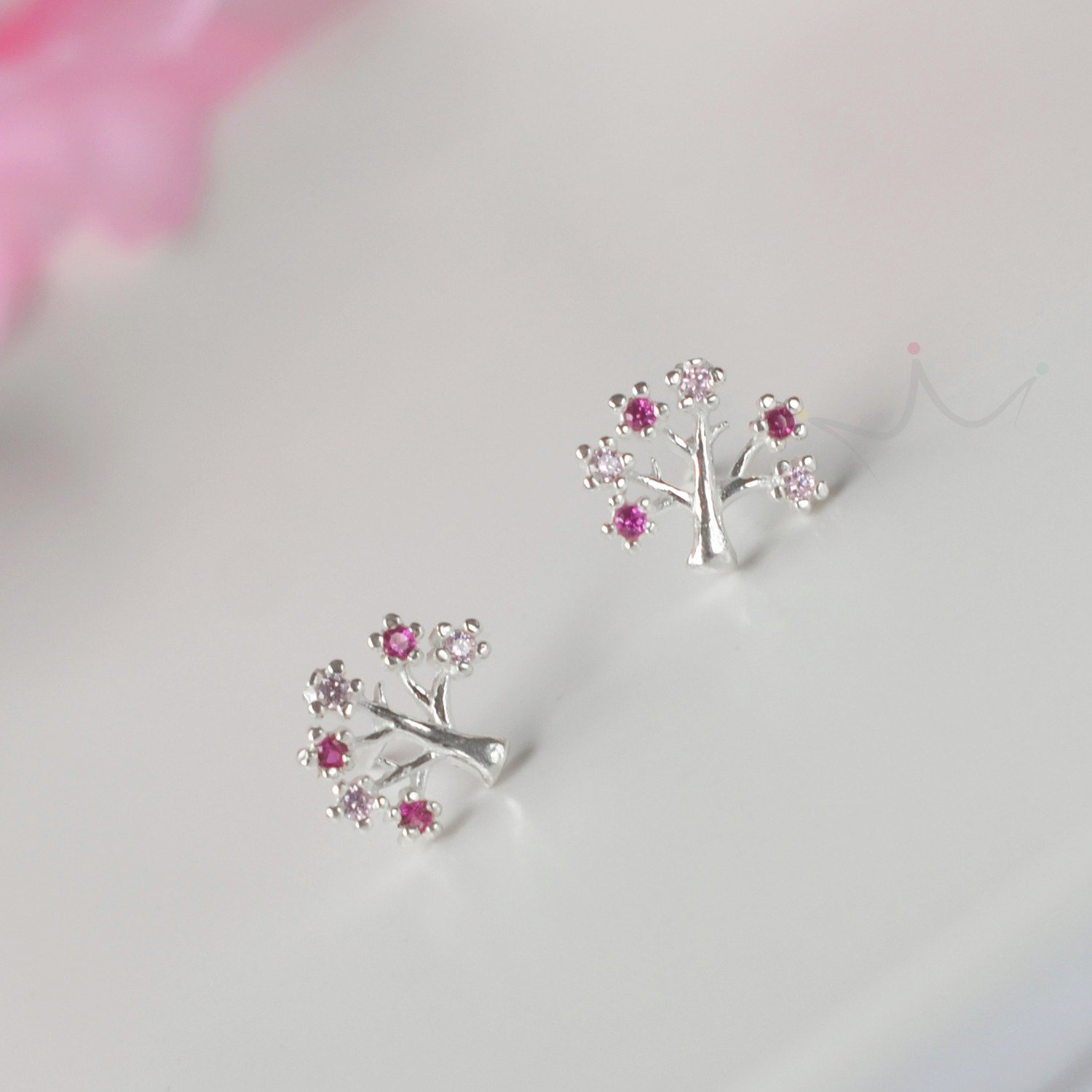 Brinco Árvore Sakura Fechada Cheia - Prata Brinco Árvore Sakura Fechada Cheia - Prata