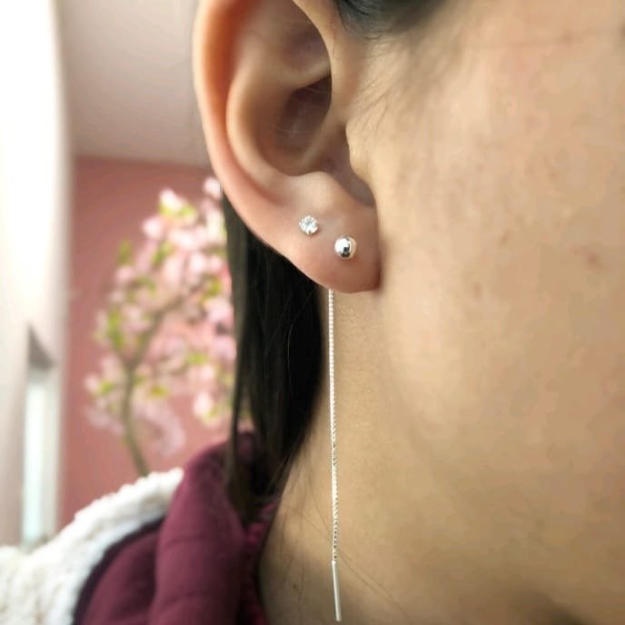 Brinco Bolinha Fio Passante - Prata Brinco Bolinha Fio Passante - Prata