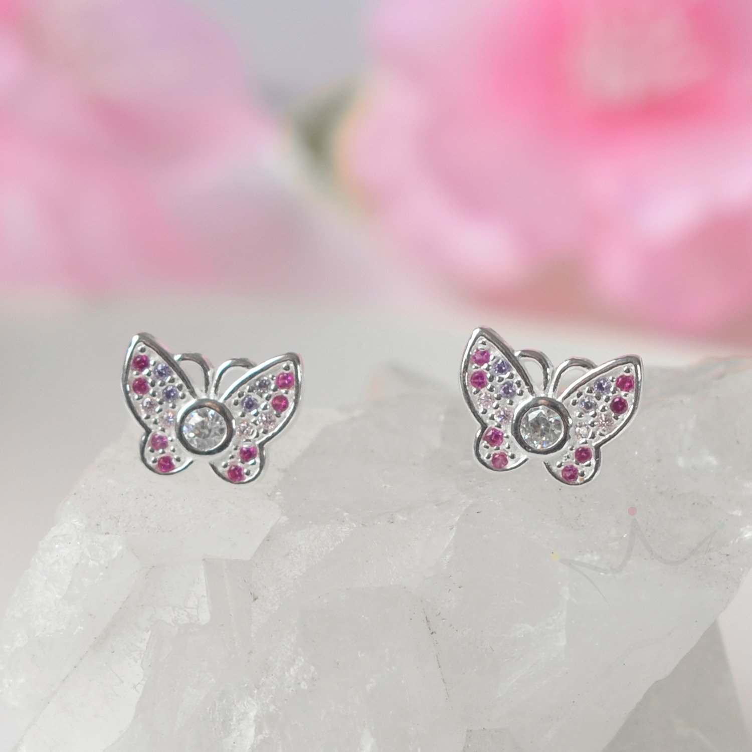 Brinco Borboleta Cravejada Rosa e Pink - Prata Brinco Borboleta Cravejada Rosa e Pink - Prata