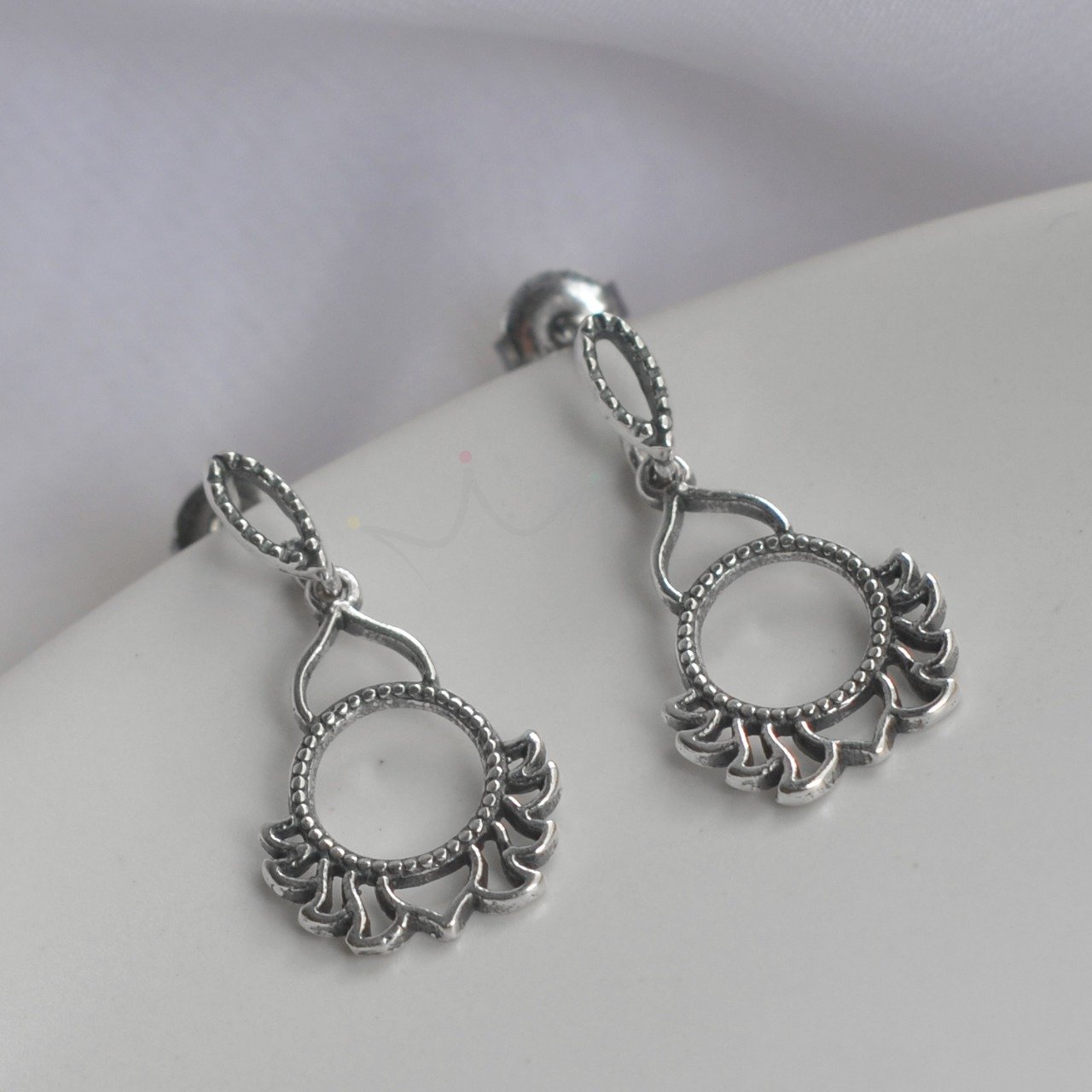 Brinco Circulo Pendente Decorado - Prata Brinco Circulo Pendente Decorado - Prata