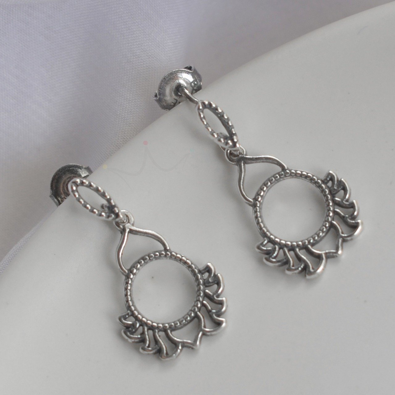 Brinco Circulo Pendente Decorado - Prata Brinco Circulo Pendente Decorado - Prata