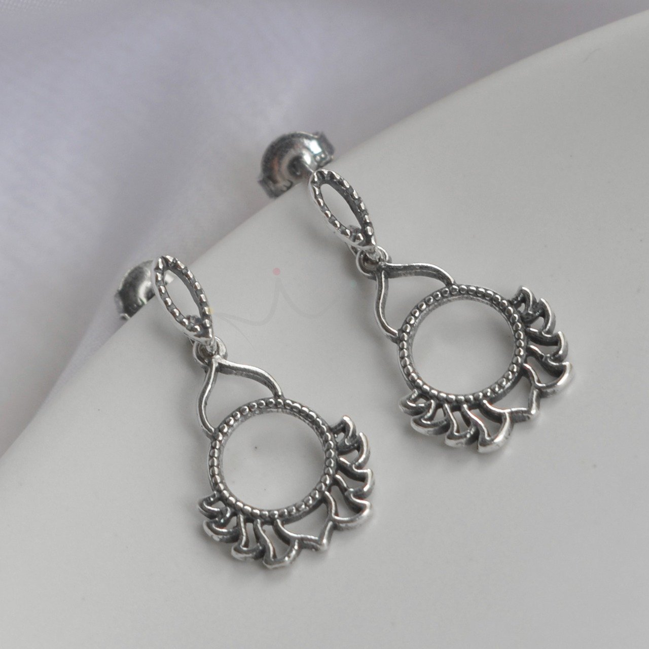 Brinco Circulo Pendente Decorado - Prata Brinco Circulo Pendente Decorado - Prata