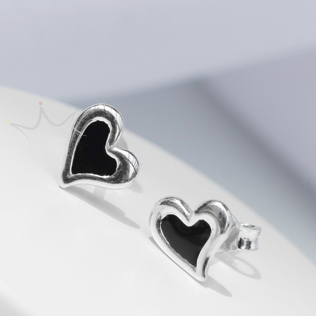 Brinco Coração Esmaltado Preto - Prata Brinco Coração Esmaltado Preto - Prata