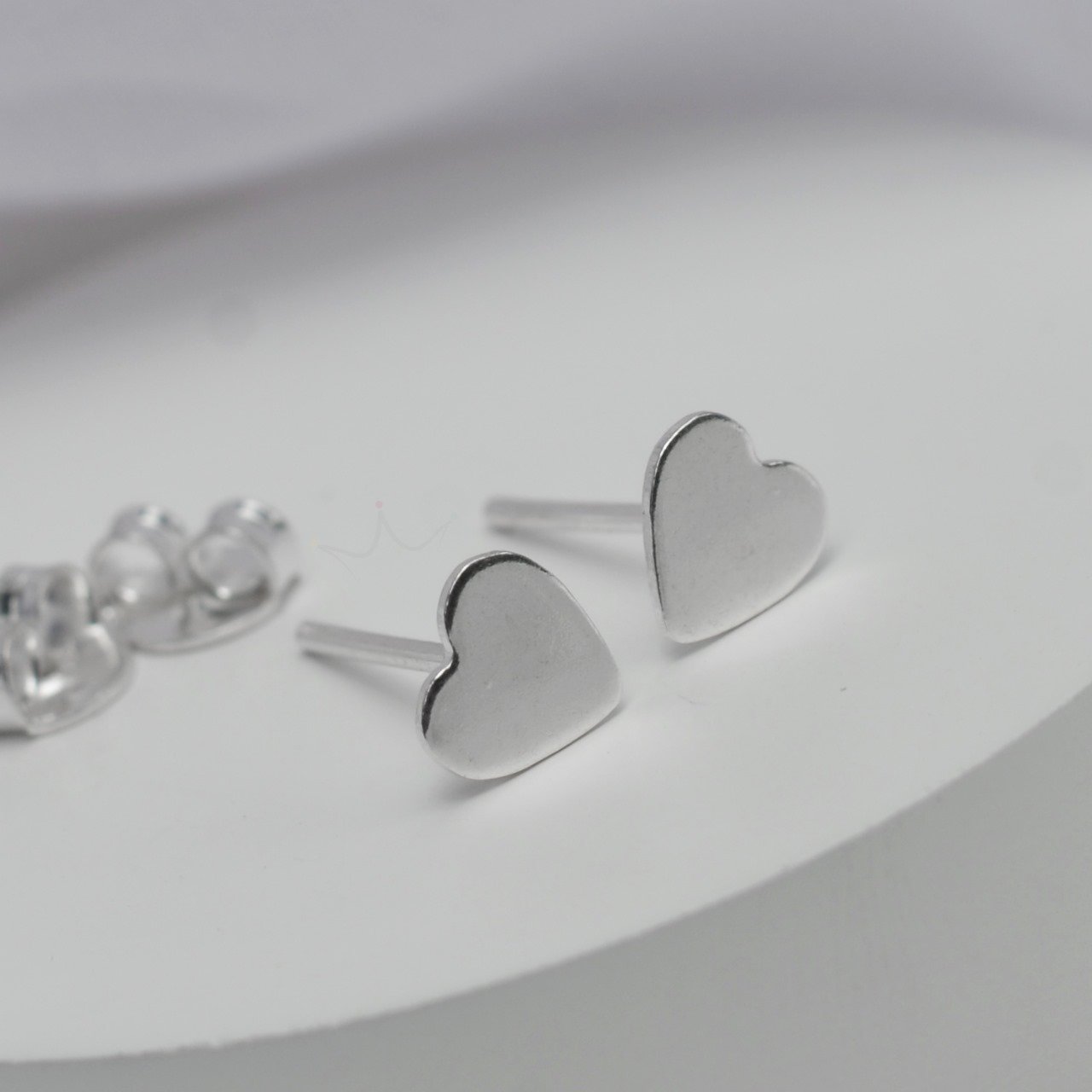 Brinco Coração Liso 6mm - Prata Brinco Coração Liso 6mm - Prata