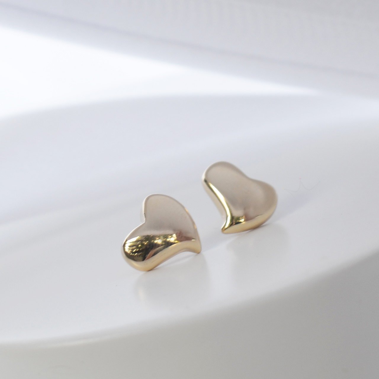 Brinco Coração Liso Orgânico - Semijoia Brinco Coração Liso Orgânico - Semijoia