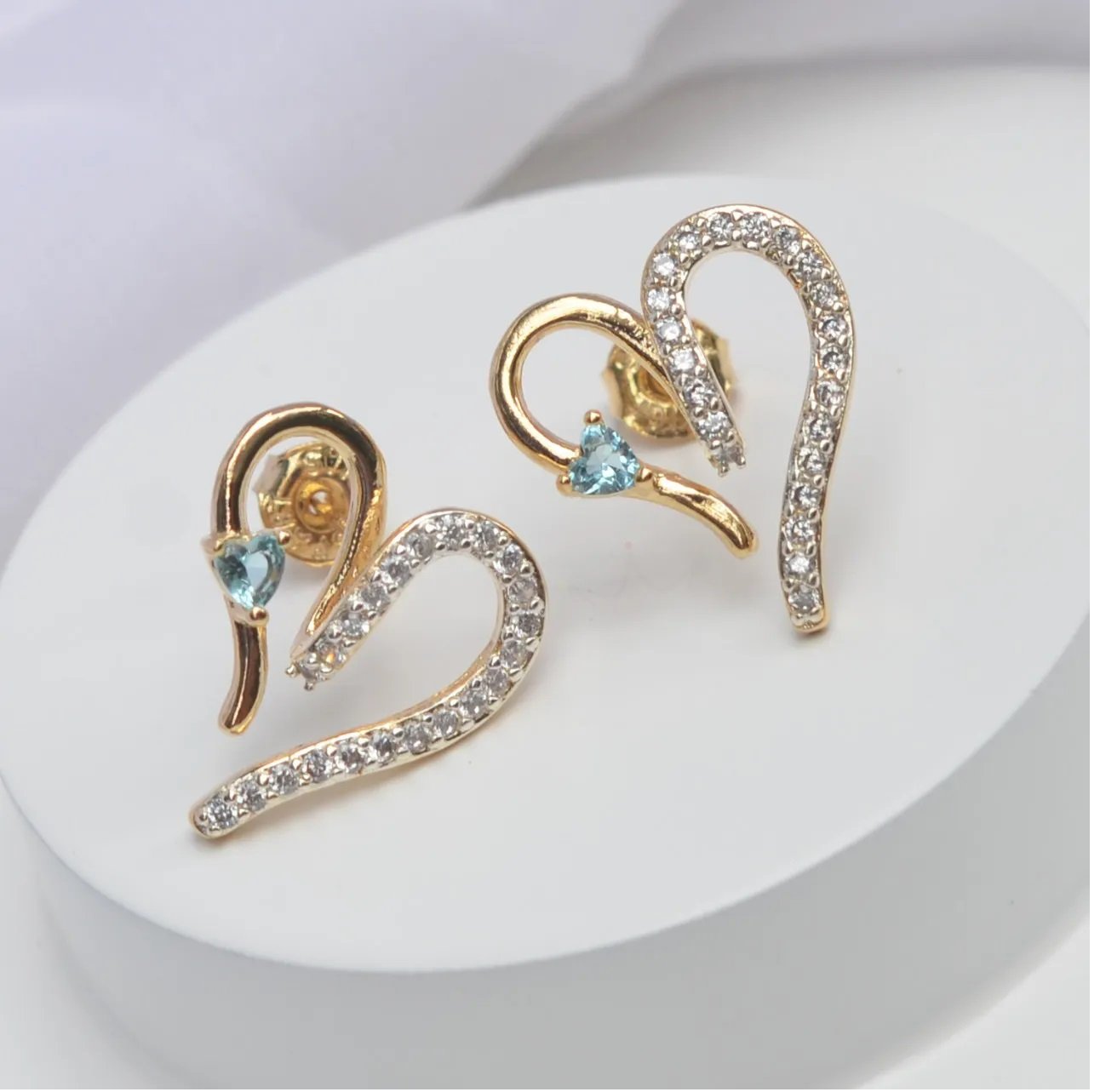 Brinco Corao Metade Cravejado Zircnia (Cores) - Semijoia