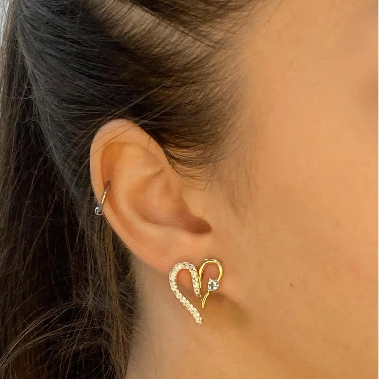 Brinco Corao Metade Cravejado Zircnia (Cores) - Semijoia