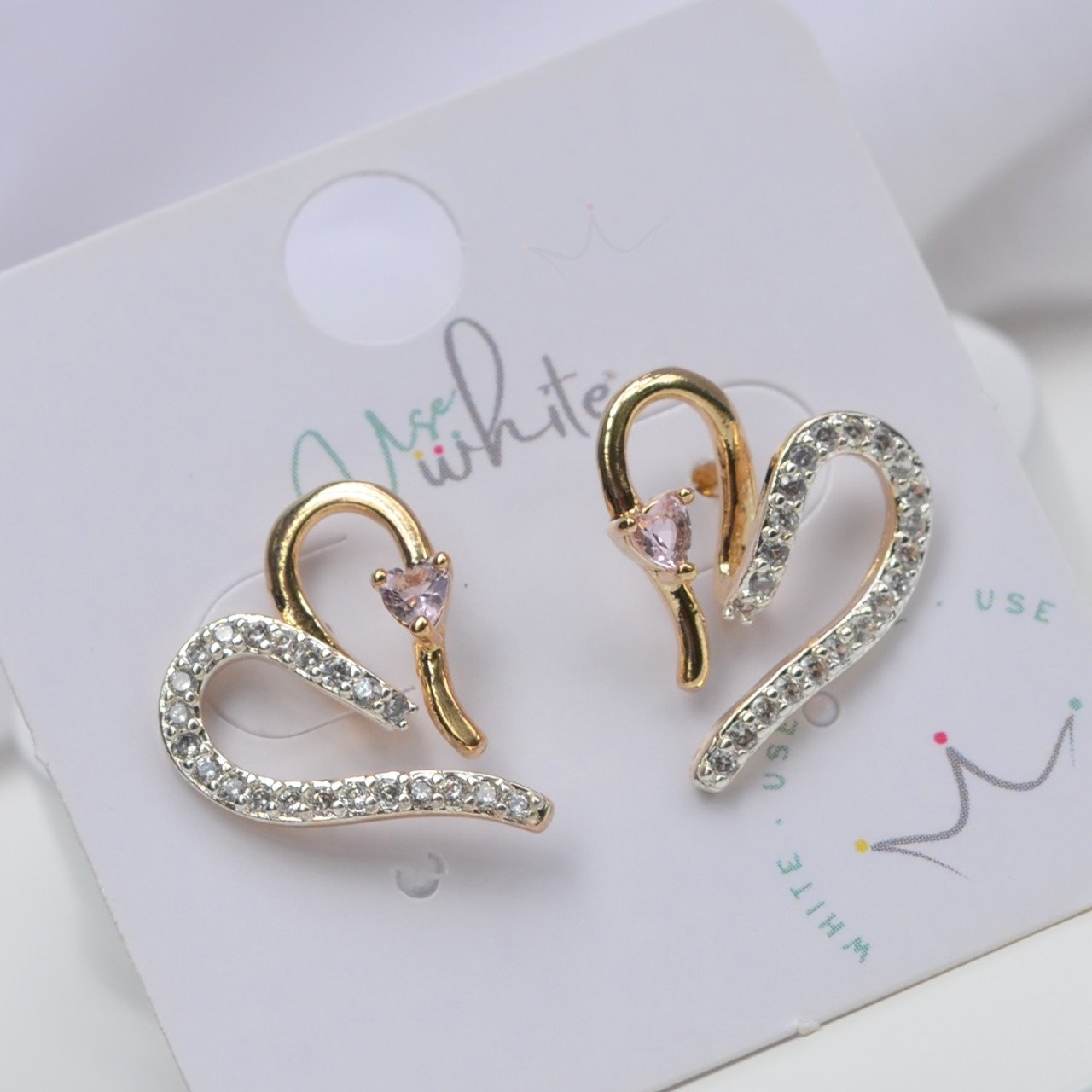 Brinco Corao Metade Cravejado Zircnia (Cores) - Semijoia