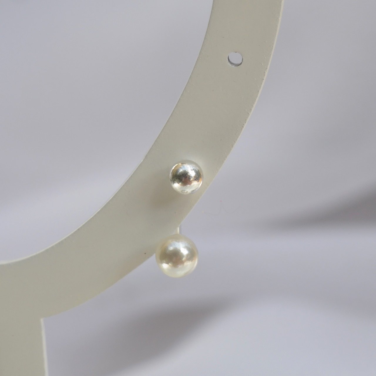 Brinco Duplo Bolinha e Perola Pendente- Prata Brinco Duplo Bolinha e Perola Pendente- Prata