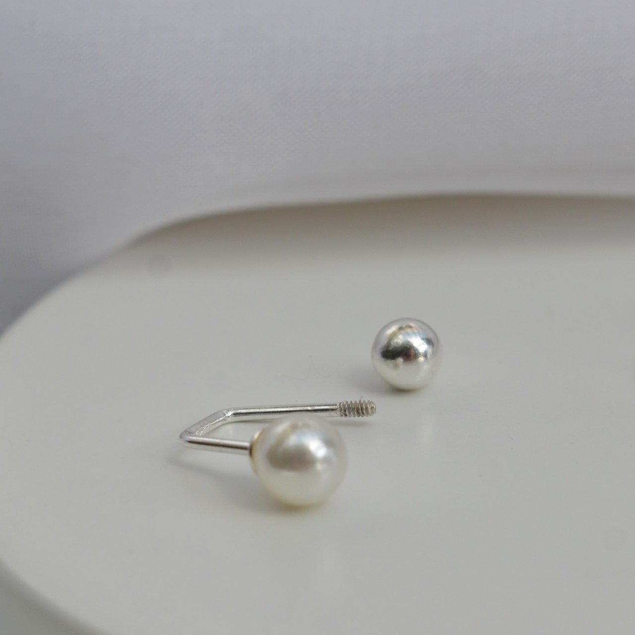 Brinco Duplo Bolinha e Perola Pendente- Prata Brinco Duplo Bolinha e Perola Pendente- Prata