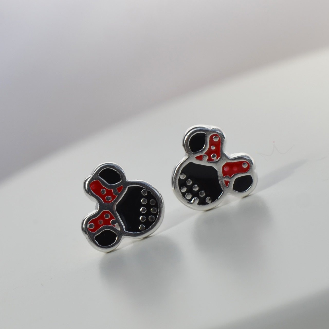 Brinco Ratinha Esmaltada - Prata Brinco Ratinha Esmaltada - Prata